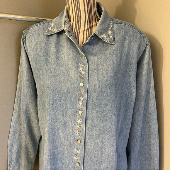 Christopher & Banks Vintage Denim Snap button Holiday Snowflake Button Up M - Picture 2 of 13